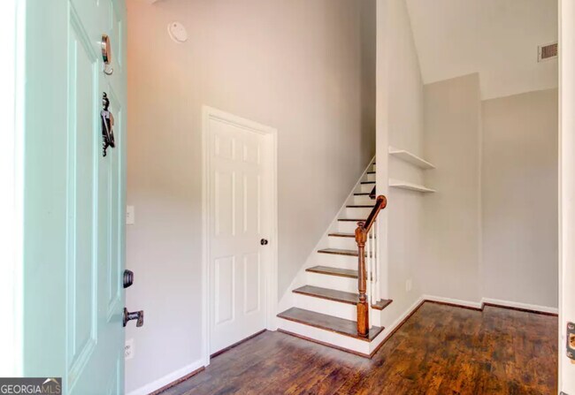 Building Photo - 513 N Fairfield Dr