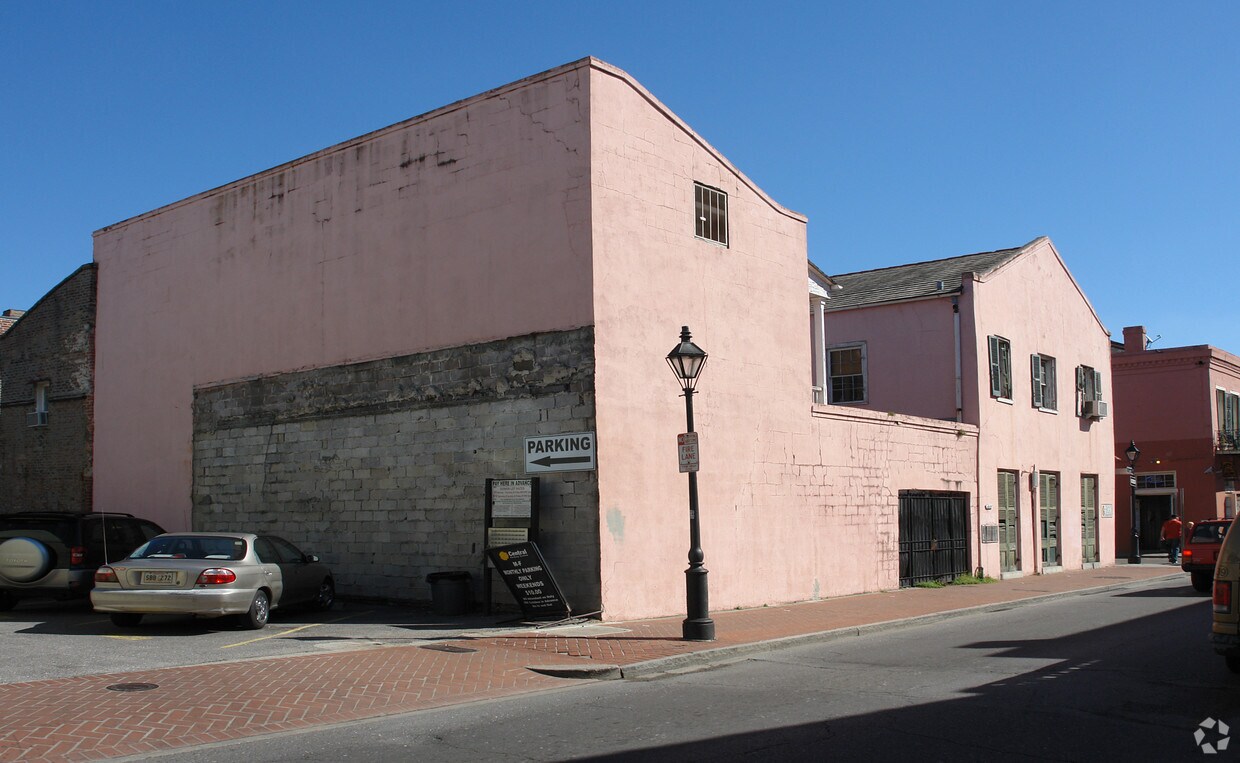 Building Photo - 1005 Conti St