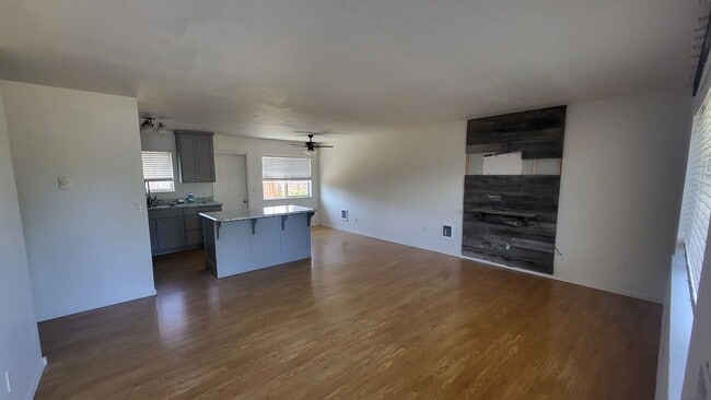 Building Photo - 3 Bed 2 Bath - Single Level - Fenced - 2 C...