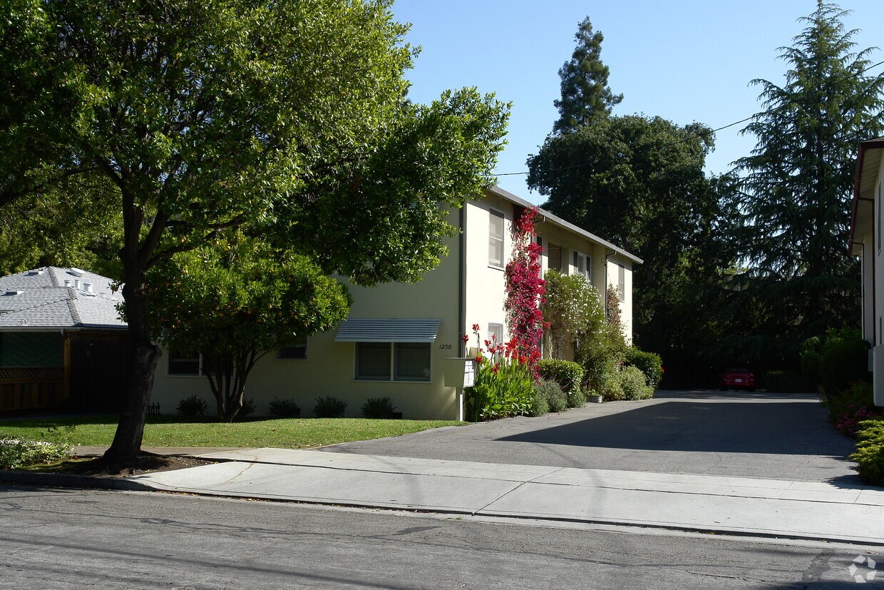 Foto del edificio - 1250 Mills St