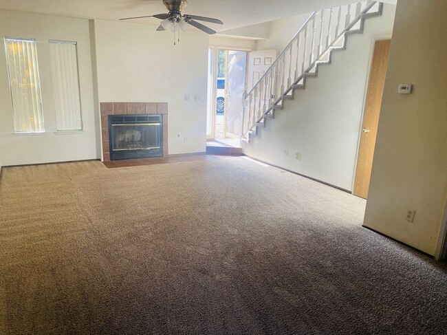 Building Photo - 1529 Racquet Club Dr