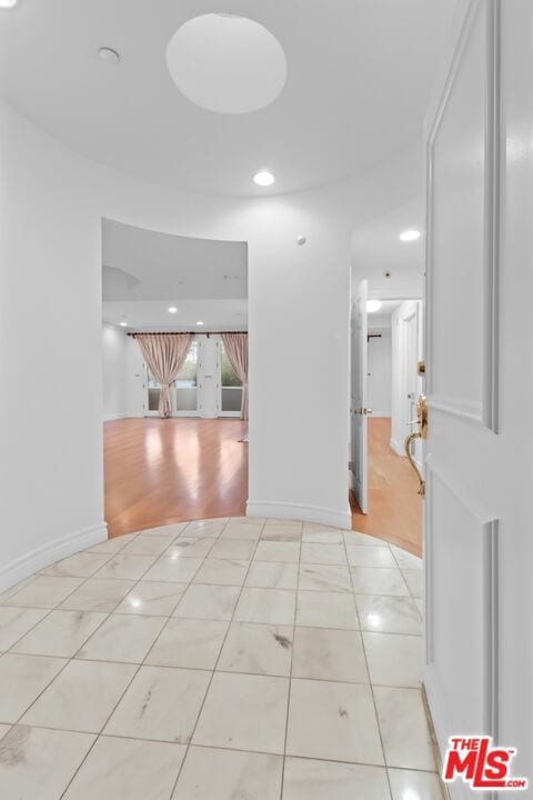 Foto del edificio - 121 N Almont Dr