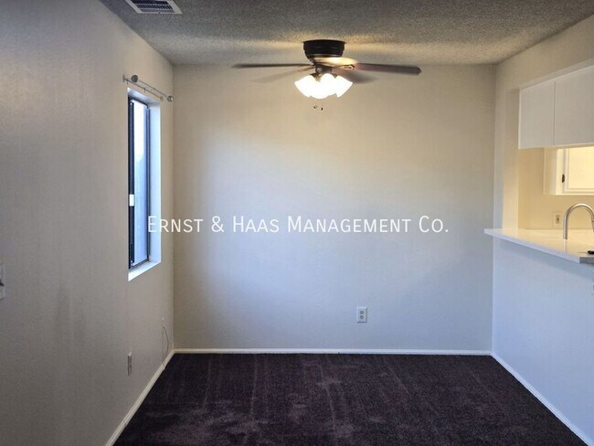 Foto del edificio - 9118 1/2 Cedar St.-