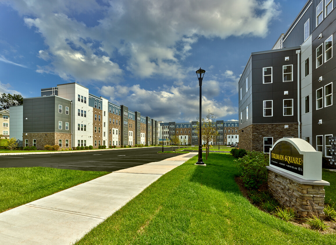 Primary Photo - Truman Square