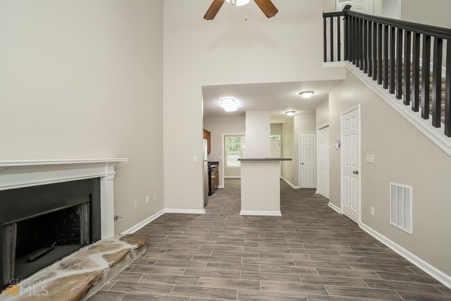 Building Photo - 17 Georgian Cir