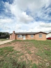 Building Photo - 412 Woodcrest Dr