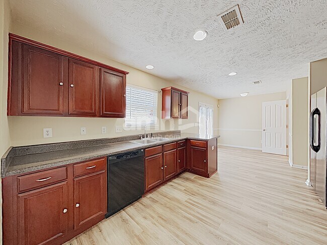 Foto del edificio - 1056 Lakewalk Dr