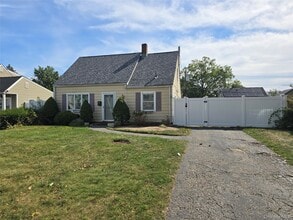 Building Photo - 31 Poppy Ln
