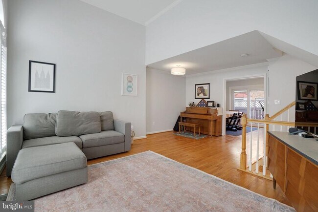 Building Photo - 4655 Lambert Dr