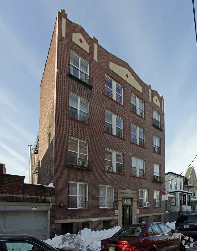 Foto principal - 193-195 Clinton Ave