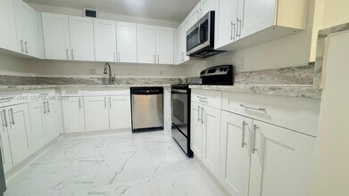 Building Photo - 18151 NE 31st Ct