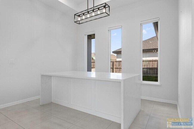 Foto del edificio - 7401 Hana Dr