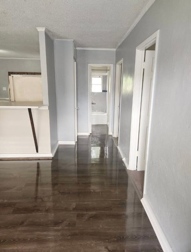 Building Photo - 1326 Barry St