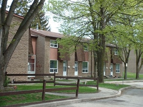 Building Photo - 3400 The Credit Woodlands Townhomes