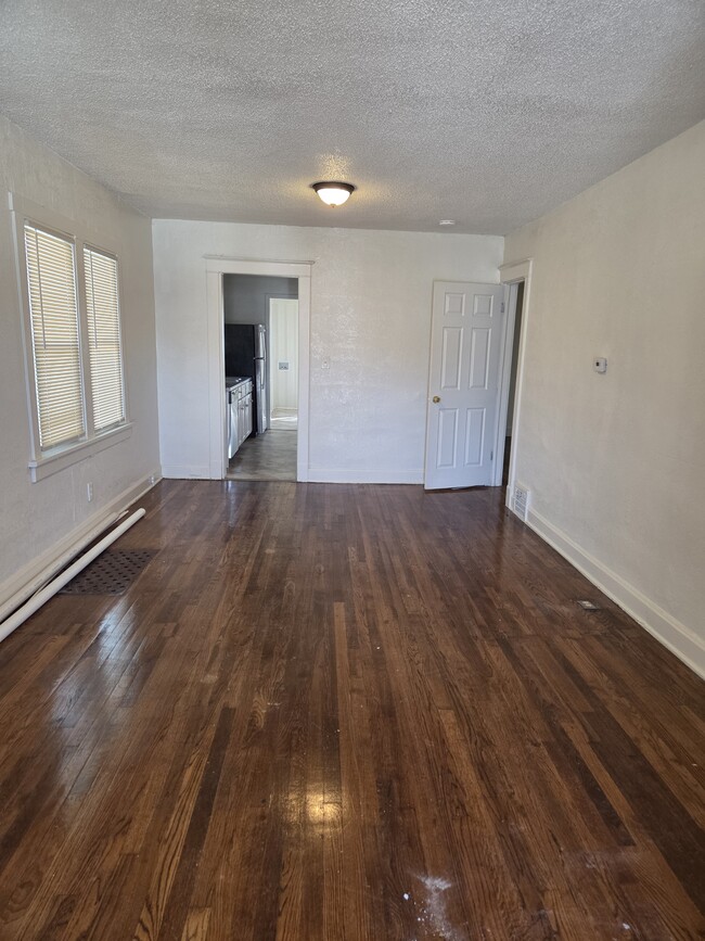 Building Photo - 3429 Mersington Ave