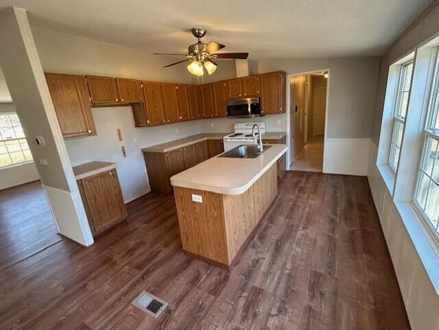 Building Photo - 9051 Elm Dr