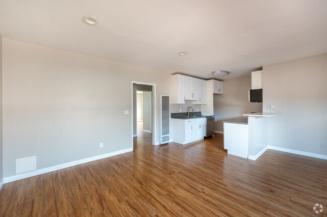 2BR, 2BA - 889SF - Dining Room - 6819 Laurel Canyon Blvd.