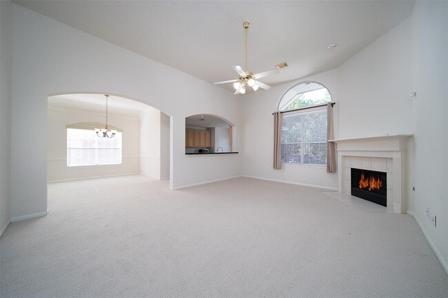 Building Photo - 3023 E Cedar Hollow Dr