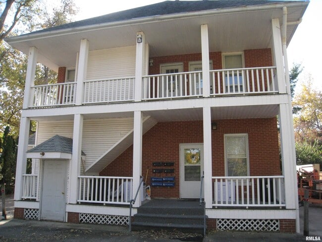 Building Photo - 2305 Maine St