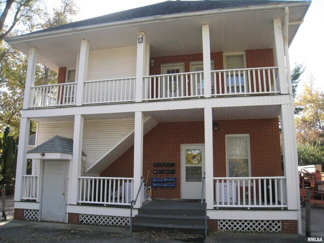 Foto del edificio - 2305 Maine St