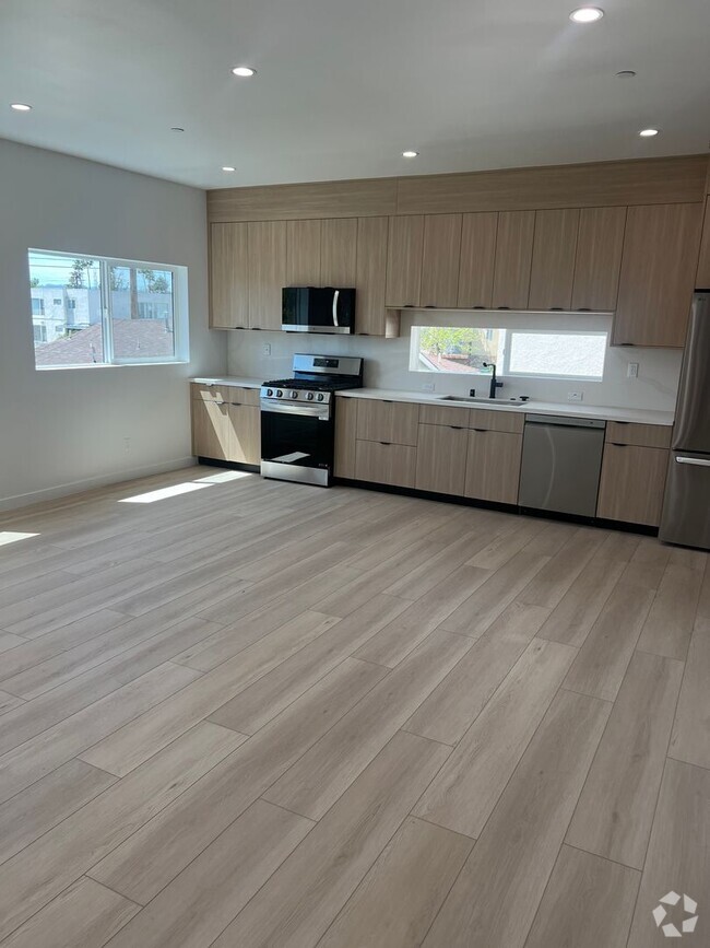 Building Photo - 6406 Riverton Ave