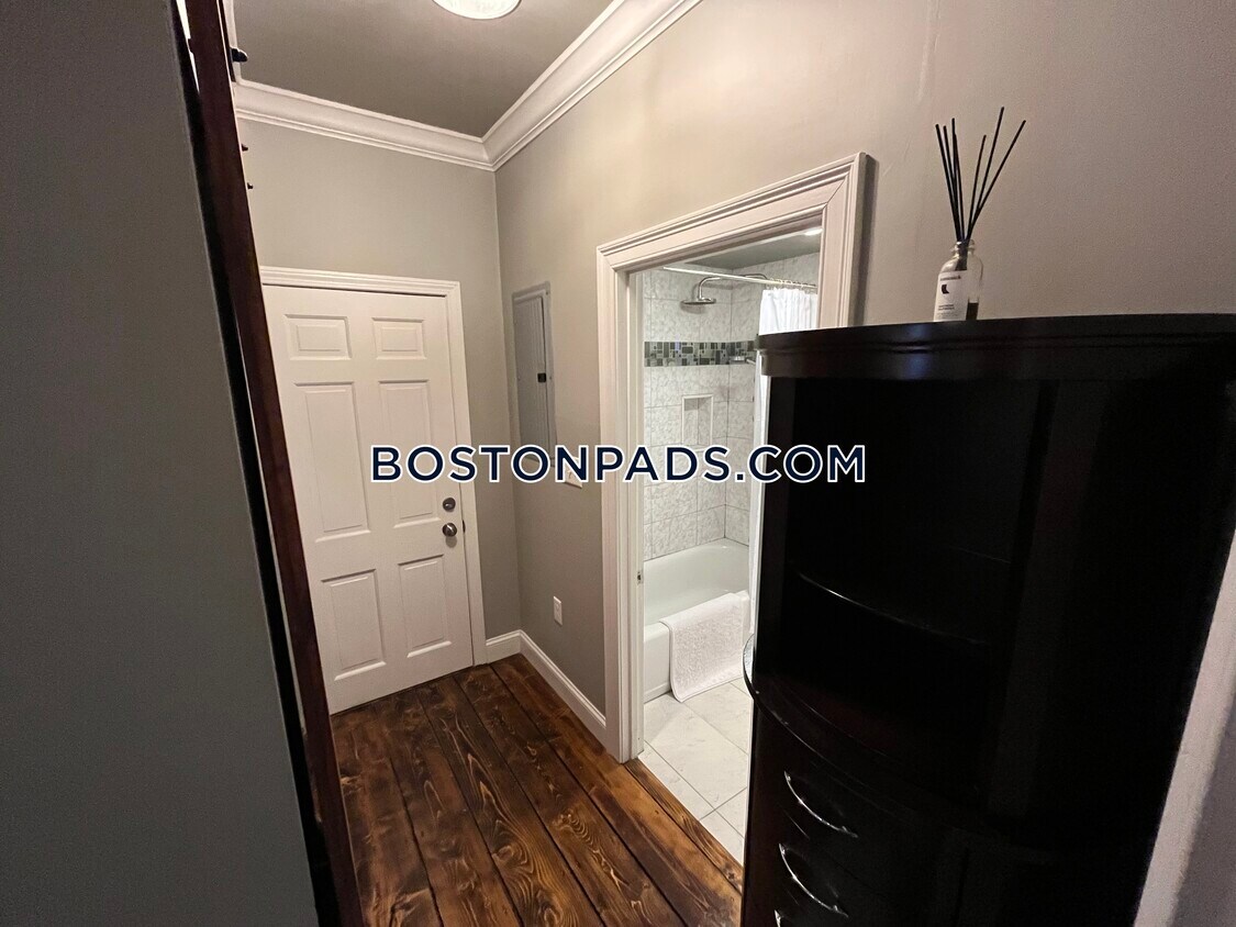 Primary Photo - 105 Essex St