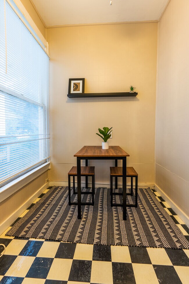 Foto del edificio - 423 W Magnolia Ave