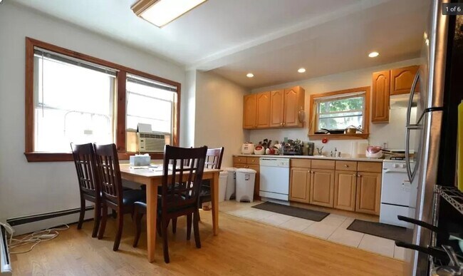 Building Photo - Massive 4 Bedroom in Allston Packard's Cor...