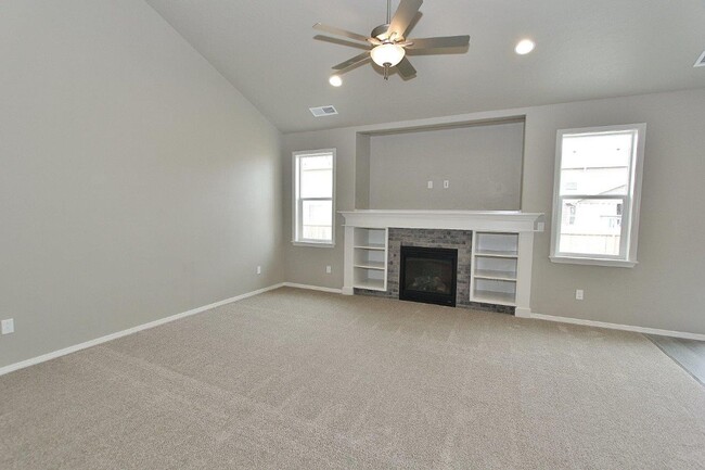 Foto del edificio - Spacious Home in Quiet Neighborhood