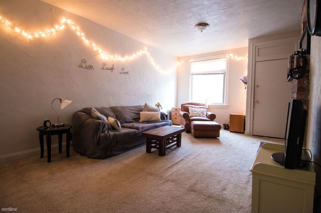 Building Photo - 2 br, 1 bath Townhome - 5537 Beeler Street