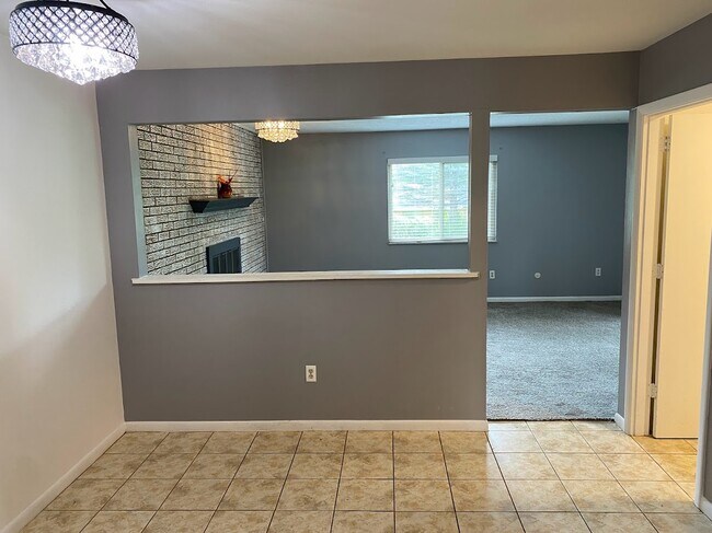 Foto del edificio - 3112-3114 Honeycutt Cir