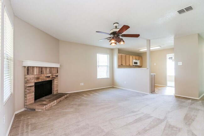 Foto del edificio - 4208 Hunters Creek Dr
