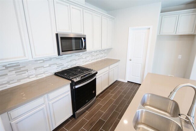 Building Photo - 5335 Sunway Dr
