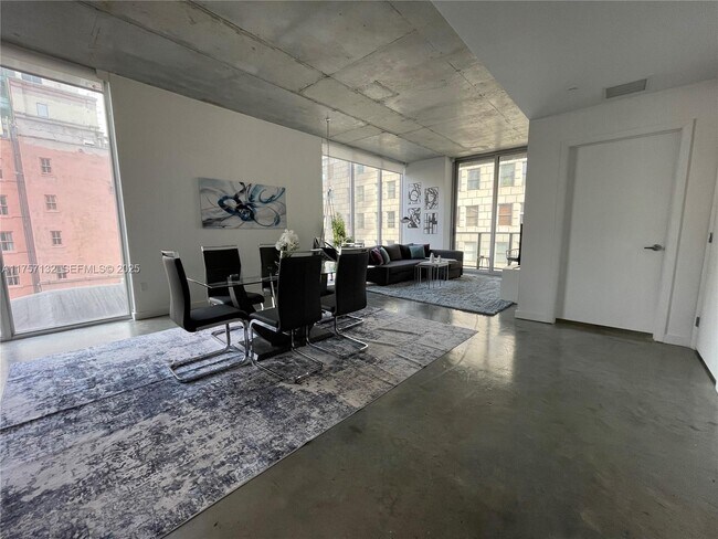 Foto del edificio - 151 SE 1st St