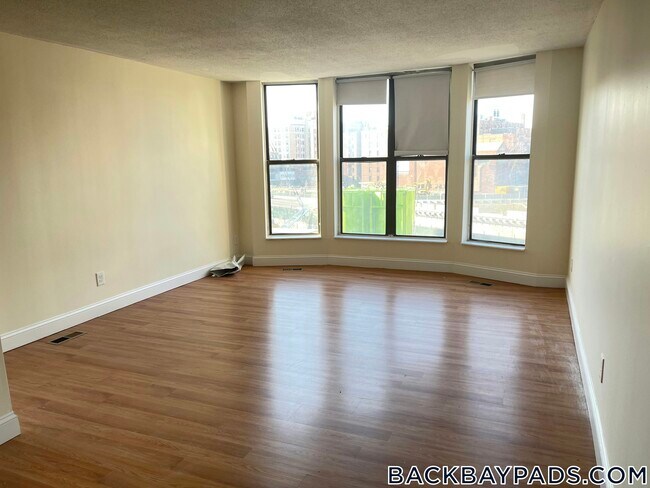 Building Photo - 1078 Boylston St
