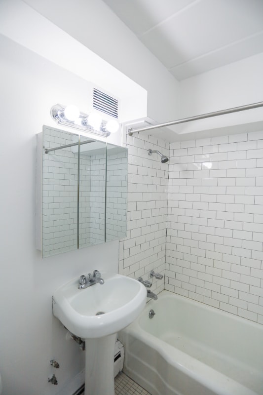 Building Photo - 7301 N Ridge Blvd