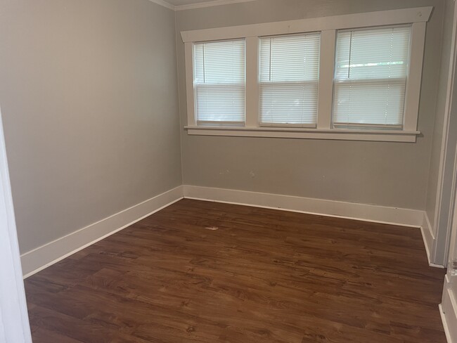 Building Photo - 208 E Pitkin Ave