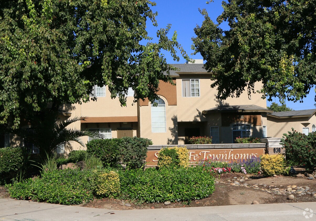 Foto del edificio - Santa Fe Townhomes