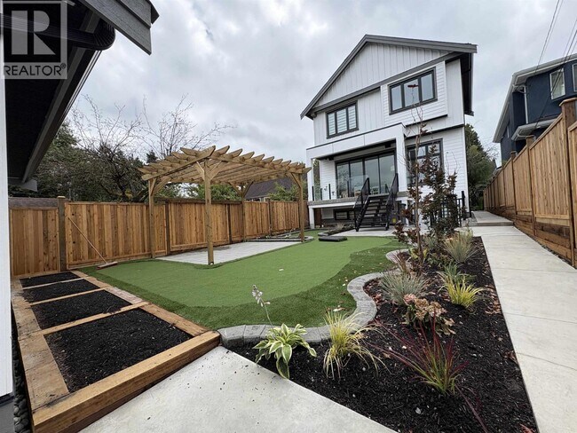 Photo du bâtiment - 945 E 28th Ave