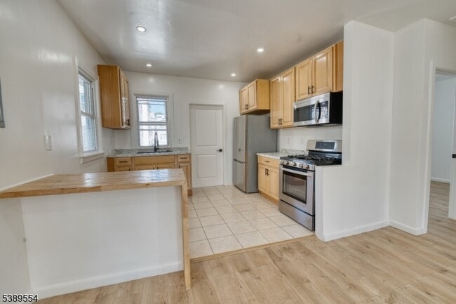 Building Photo - 55 Tappan St