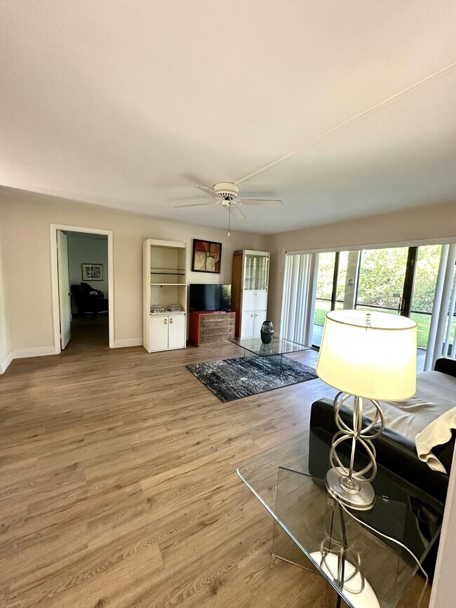 Foto del edificio - 9235 SW 8th St
