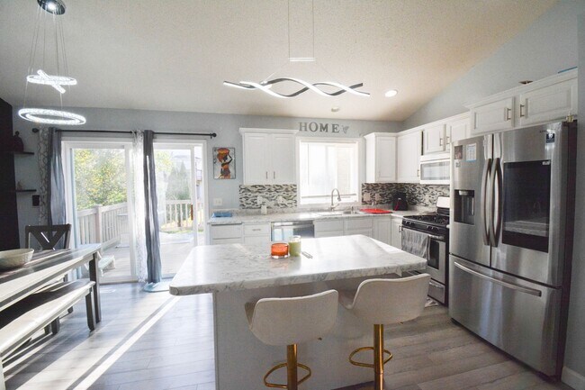 Foto del edificio - Modern 5-Bedroom Home for Rent in Rocheste...