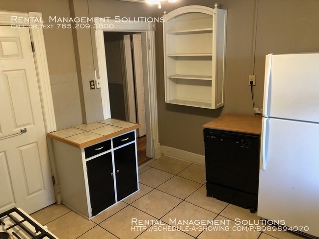 Building Photo - 806 SW 12th St