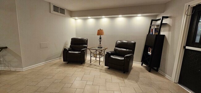 Foto del edificio - 1450 Sandpebble Dr