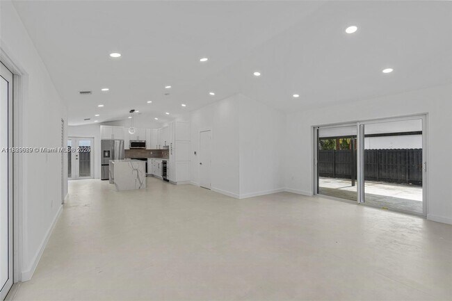 Foto del edificio - 6270 NW 199th St