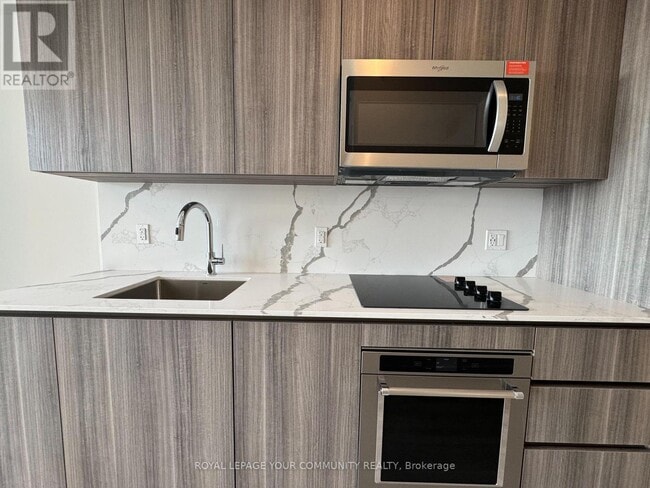 Building Photo - 15 Richardson St