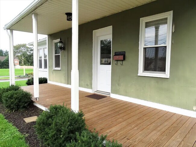 Foto del edificio - 145 E Main St