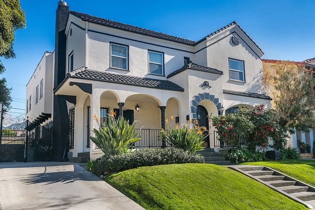 Building Photo - 216 S Orange Dr
