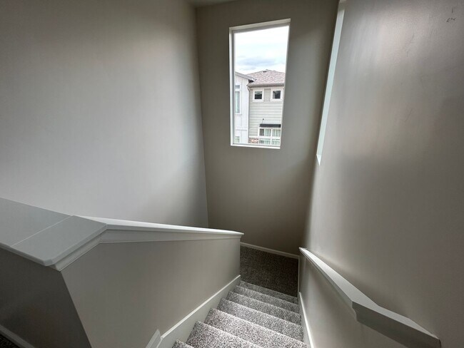 Building Photo - 3 Bedroom 3 Bathroom Home in Farmington Utah!