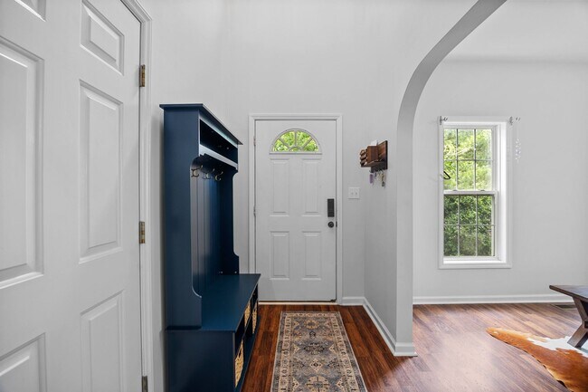 Foto del edificio - Spacious 3-Bed / 2.5-Bath Home in Southwes...